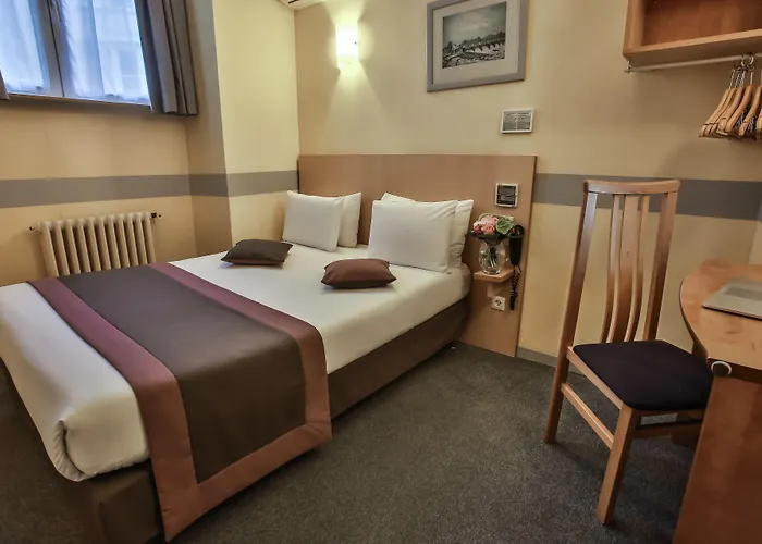 מלון Continental אנז'ה