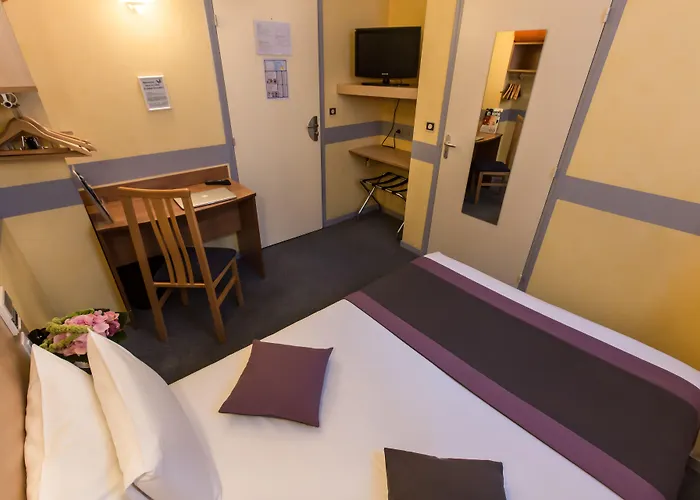 Continental מלון אנז'ה